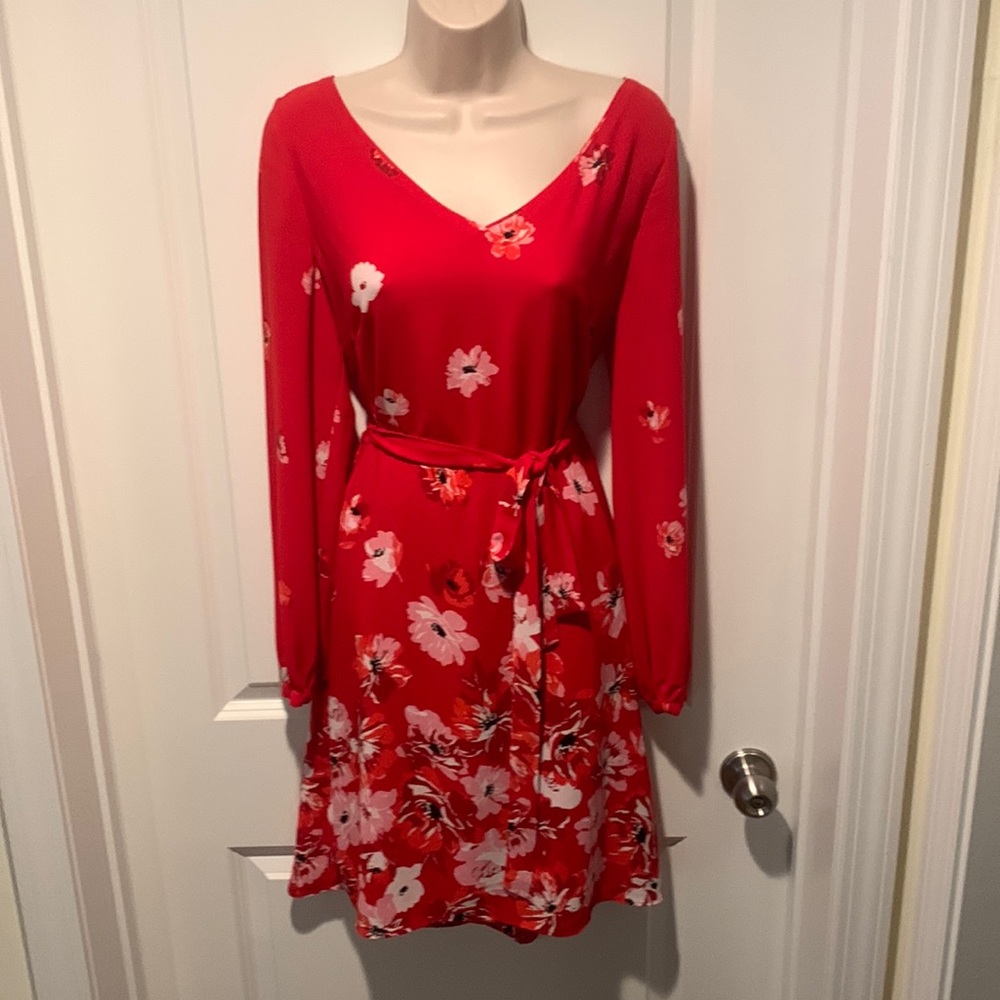 Red floral dress from WHITE HOUSE BLACK MARKET Sz 8